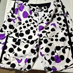 Volcom Mens Purple and Black Patterned Shorts Size 38